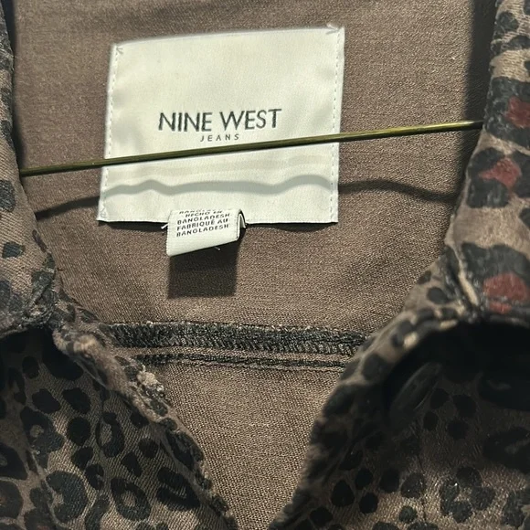 Nine West brown & black leopard print jean jacket, size L. - Picture 2 of 4